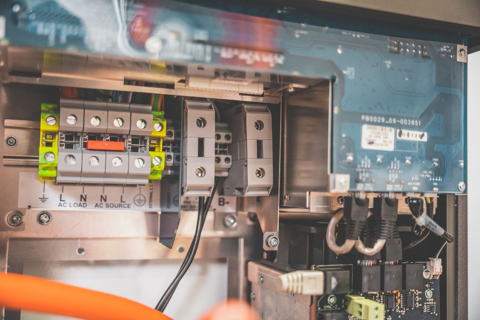 Inverter internals: terminal blocks and power stage